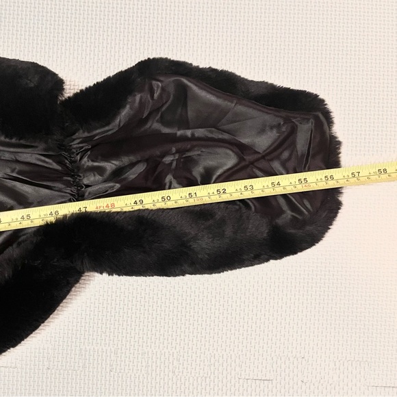 Black Faux Fur Shawl Wrap Evening Stole Clip Closure - Picture 10 of 11